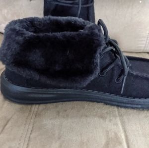 HEY DUDE  black faux fur